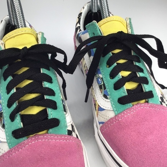 Vans x Disney Retro 80’s Mickey Mouse Old Skool Sneakers. - Picture 5 of 12